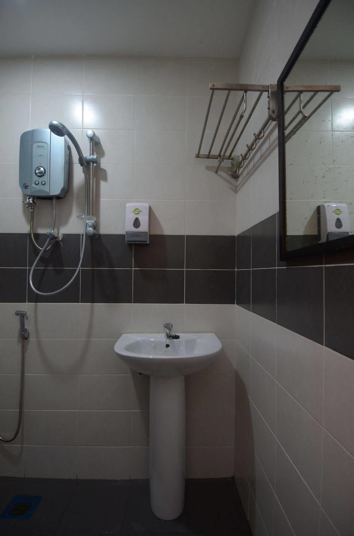 Kuok Pin Hotel Kuching Kültér fotó