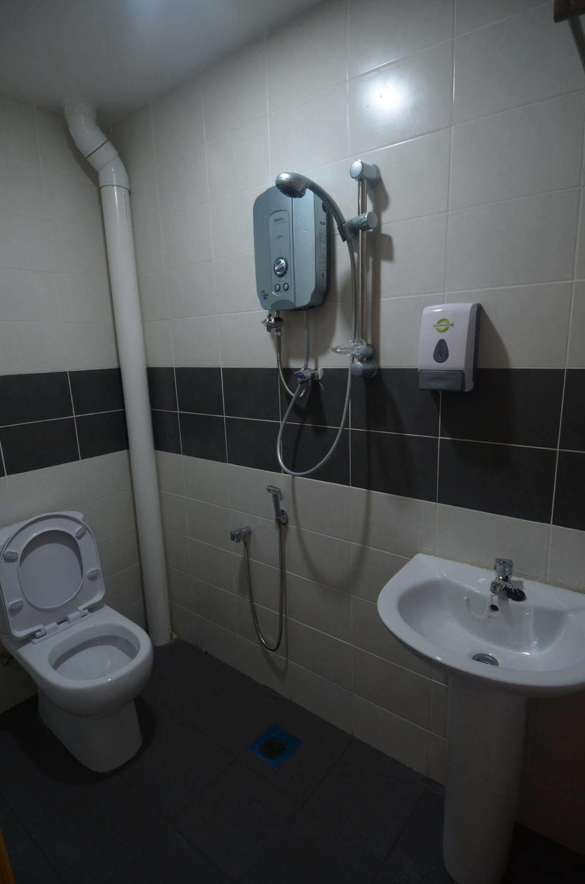 Kuok Pin Hotel Kuching Kültér fotó